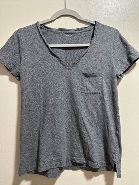 Madewell Women’s Heather Gray Super Soft Basic V-Neck Pocket Tee